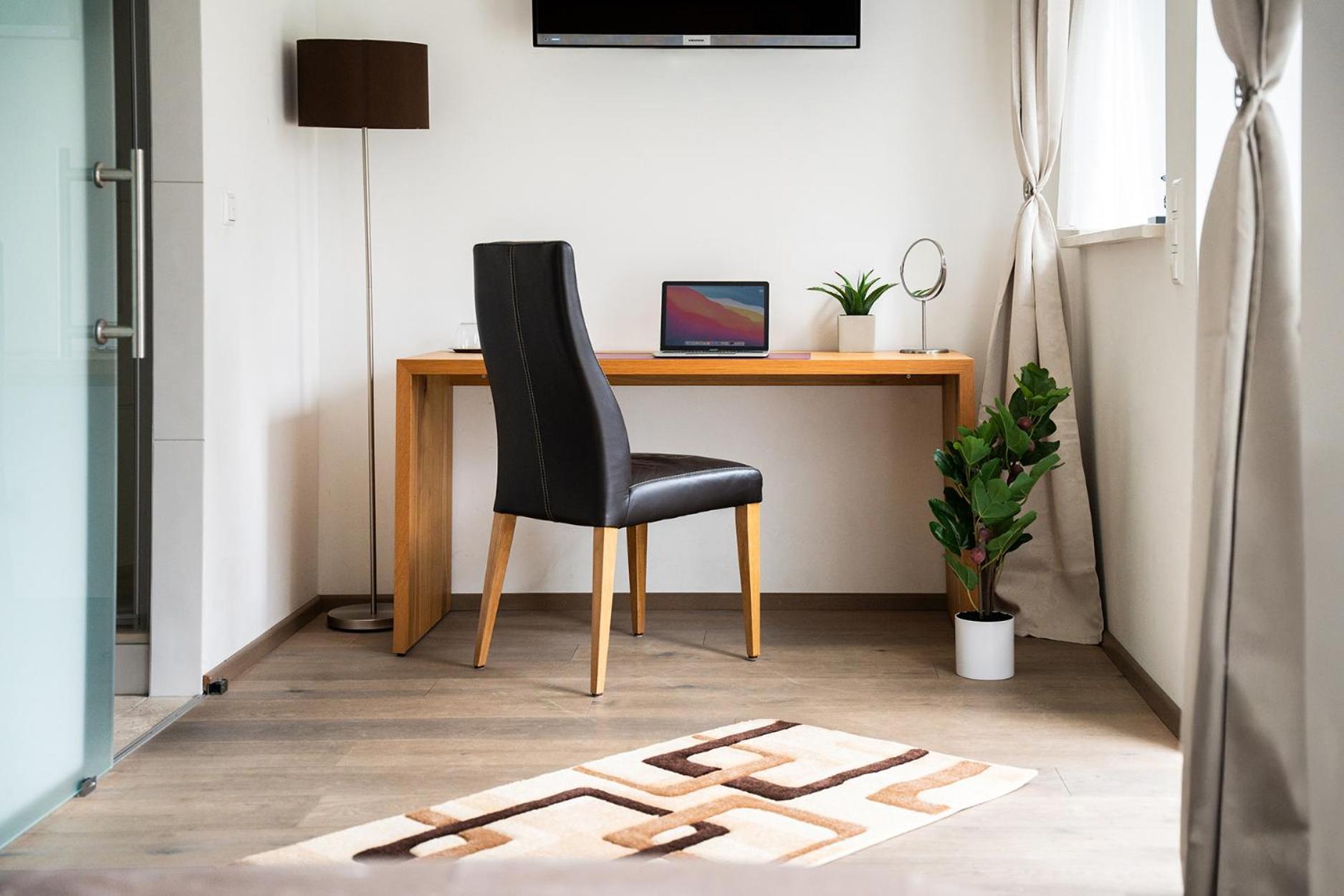 Hotel Vier Jahreszeiten An Der Therme & Kliniken Bad Krozingen Naehe Freiburg & Schwarzwald Ideal Fuer Wellness Kur & Business Ausfluege 24H Check In- Wlan & Parken Gratis Exterior photo