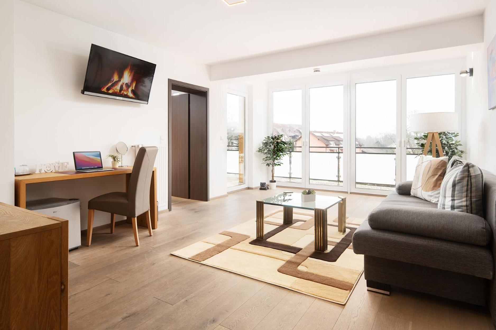Hotel Vier Jahreszeiten An Der Therme & Kliniken Bad Krozingen Naehe Freiburg & Schwarzwald Ideal Fuer Wellness Kur & Business Ausfluege 24H Check In- Wlan & Parken Gratis Exterior photo