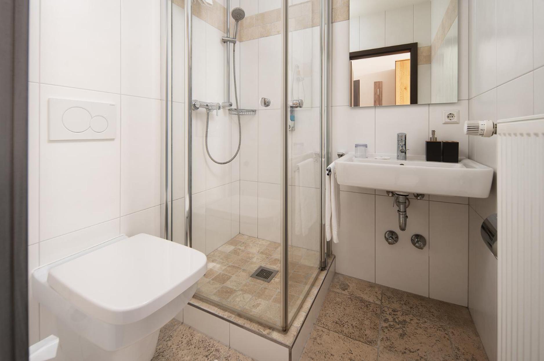 Hotel Vier Jahreszeiten An Der Therme & Kliniken Bad Krozingen Naehe Freiburg & Schwarzwald Ideal Fuer Wellness Kur & Business Ausfluege 24H Check In- Wlan & Parken Gratis Exterior photo