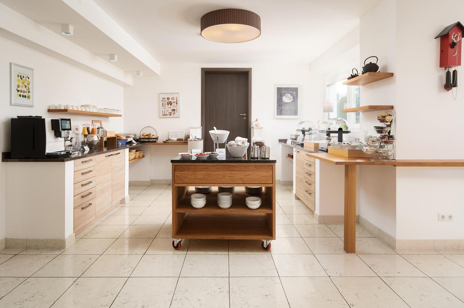 Hotel Vier Jahreszeiten An Der Therme & Kliniken Bad Krozingen Naehe Freiburg & Schwarzwald Ideal Fuer Wellness Kur & Business Ausfluege 24H Check In- Wlan & Parken Gratis Exterior photo